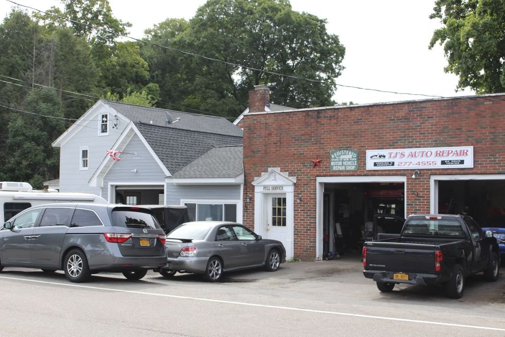 The building that once housed William B. Johnson's Harley-Davidson dealership on Route 202 in Somers, N.Y. is now an auto repair business. (Bud Wilkinson / Republican-American)